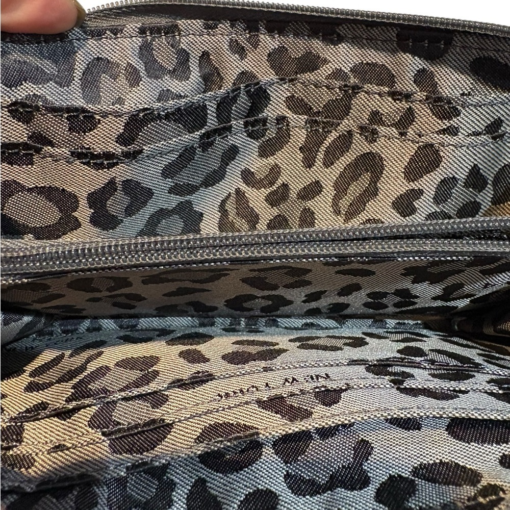 Perlina Black Leather Wristlet Wallet Zip Around Clutch - Picture 7 of 10